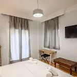 Karolou Ntil- Ground Floor דירה